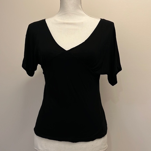 Club Monaco Tops - Flirty lightweight Top, flutter sleeves